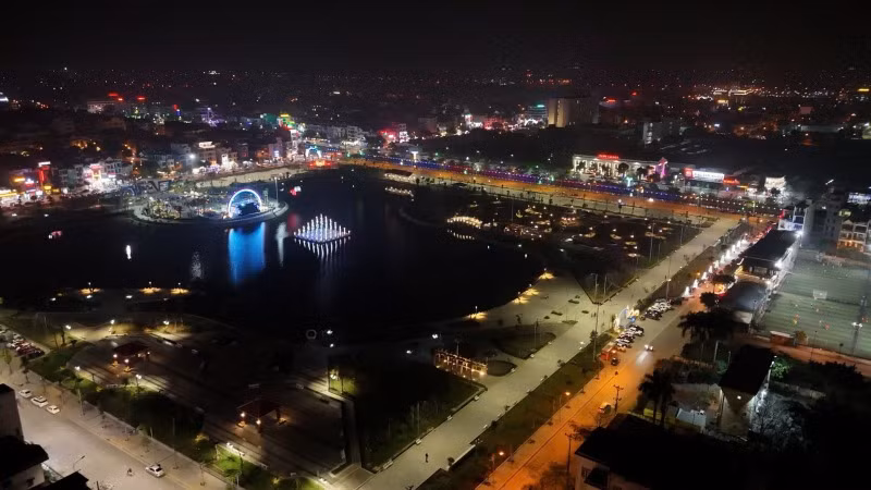 Toàn bộ khu vực công viên Kỳ Bá (thành phố Thái Bình) trở thành sân khấu ánh sáng vào ban đêm phục vụ người dân trải nghiệm Tuần Du lịch Thái Bình và tuyến phố đi bộ. Toàn bộ khu vực công viên Kỳ Bá (thành phố Thái Bình) trở thành sân khấu ánh sáng vào ban đêm phục vụ người dân trải nghiệm Tuần Du lịch Thái Bình và tuyến phố đi bộ.