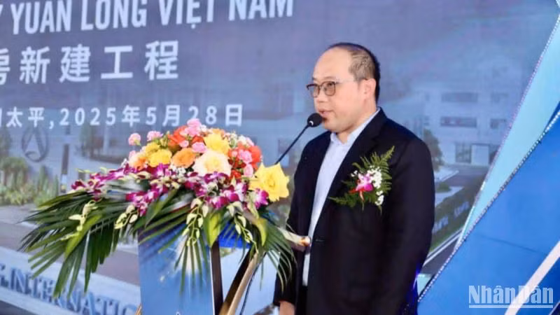 Đại diện nhà đầu tư cam kết đưa Nhà máy sản xuất quạt trần cao cấp vào hoạt động cuối năm 2025. Đại diện nhà đầu tư cam kết đưa Nhà máy sản xuất quạt trần cao cấp vào hoạt động cuối năm 2025.