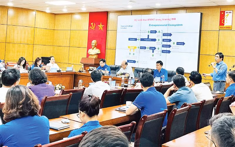 Các bạn trẻ tại diễn đàn "Vai trò tiên phong của Ðoàn Thanh niên trong thúc đẩy đổi mới sáng tạo và phát triển kinh tế số". 