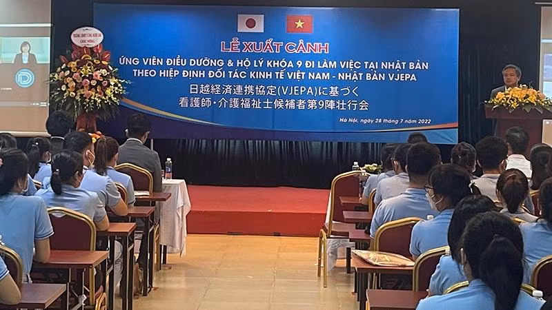 Lễ xuất cảnh cho ứng viên điều dưỡng, hộ lý sang học tập và làm việc tại Nhật Bản tháng 7/2022. (Ảnh: Dolab)