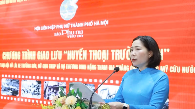 Chủ tịch Hội Liên hiệp Phụ nữ thành phố Hà Nội Lê Kim Anh phát biểu tại chương trình.