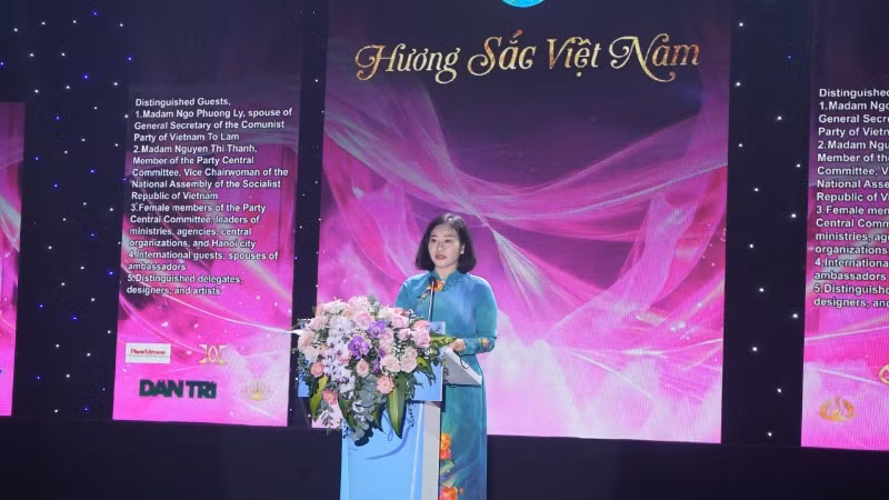 Chủ tịch Hội Liên hiệp Phụ nữ Việt Nam Nguyễn Thị Tuyến phát biểu khai mạc chương trình.