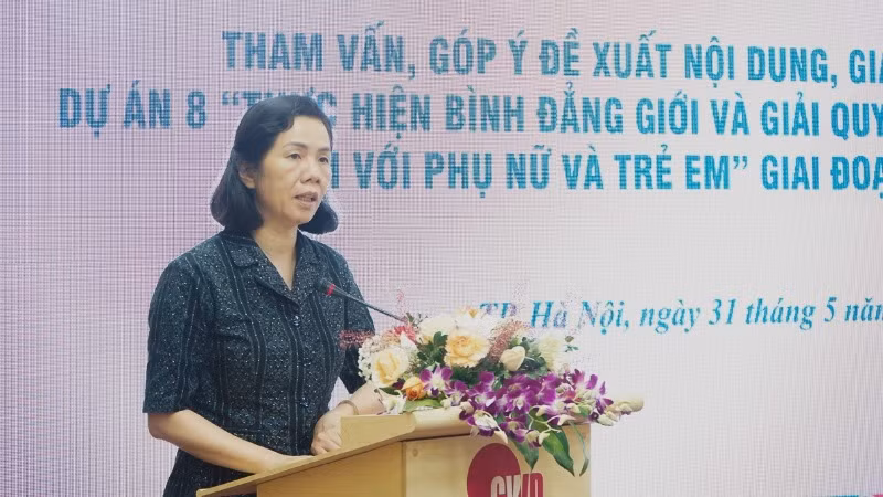 Phó Chủ tịch Hội Liên hiệp Phụ nữ Việt Nam Nguyễn Thị Minh Hương phát biểu tại Hội thảo.