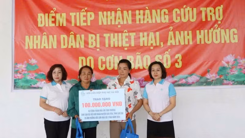Hội Liên hiệp Phụ nữ Hà Nội hỗ trợ hội viên, phụ nữ bị ảnh hưởng bởi cơn bão số 3.