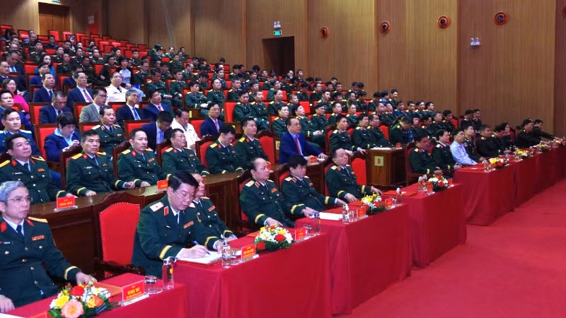 Các đại biểu tham dự buổi lễ.