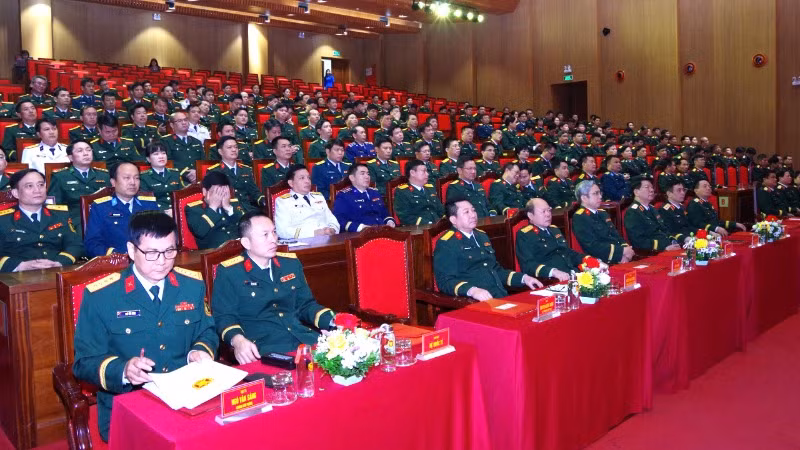 Các đại biểu tham dự buổi lễ.