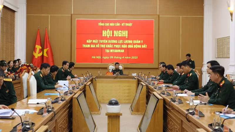Toàn cảnh hội nghị gặp mặt tuyên dương lực lượng quân y. Toàn cảnh hội nghị gặp mặt tuyên dương lực lượng quân y.