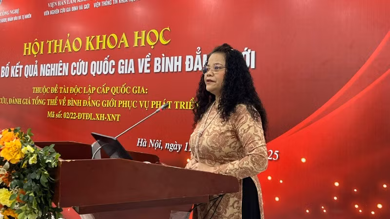 Phó Giáo sư, Tiến sĩ Trần Thị Minh Thi, Chủ nhiệm đề tài phát biểu tại hội thảo.