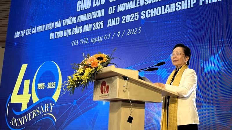 Chủ tịch Ủy ban Giải thưởng Kovalevskaia Việt Nam Nguyễn Thị Doan chia sẻ tại buổi giao lưu. Chủ tịch Ủy ban Giải thưởng Kovalevskaia Việt Nam Nguyễn Thị Doan chia sẻ tại buổi giao lưu.