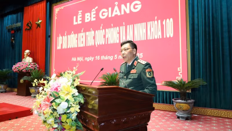 Thượng tướng Trần Việt Khoa, Giám đốc Học viện Quốc phòng phát biểu tại buổi lễ. 
