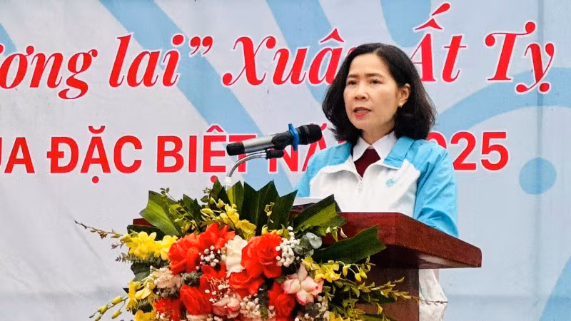 Chủ tịch Hội Liên hiệp Phụ nữ thành phố Hà Nội Lê Kim Anh phát biểu.