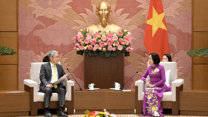 Phó Chủ tịch Quốc hội Nguyễn Thị Thanh tiếp Chủ tịch kiêm Tổng Giám đốc Tập đoàn Điện lực Hàn Quốc Kim Dong Cheol.