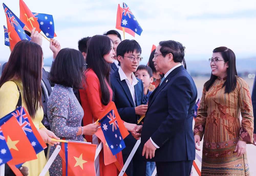 Cộng đồng người Việt Nam tại Canberra, Australia đón Thủ tướng Phạm Minh Chính và Phu nhân. Cộng đồng người Việt Nam tại Canberra, Australia đón Thủ tướng Phạm Minh Chính và Phu nhân.