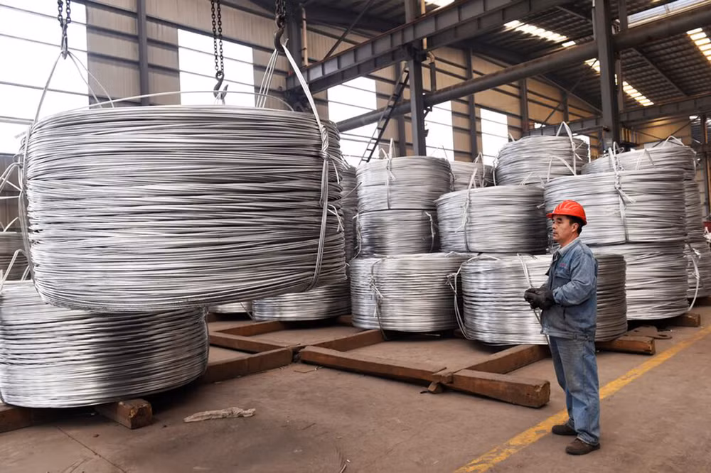 Giá kim loại lao dốc do áp lực chính sách thuế quan và nguồn cung