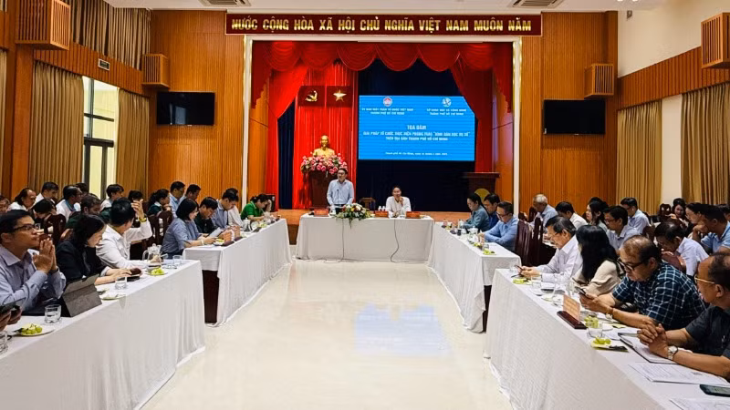 Đa số các đại biểu đều đặt ra vấn đề về việc bảo đảm an toàn cho người dân khi tham gia vào các nền tảng số.