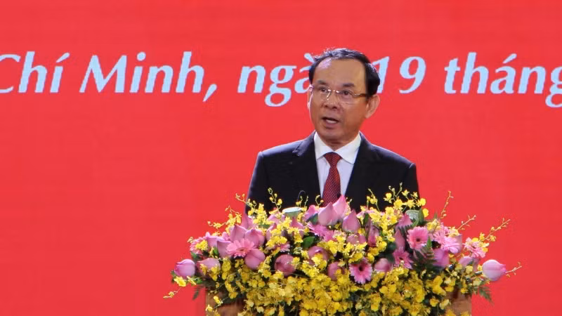 Đồng chí Nguyễn Văn Nên, Ủy viên Bộ Chính trị, Bí thư Thành ủy Thành phố Hồ Chí Minh, phát biểu chỉ đạo tại buổi lễ.