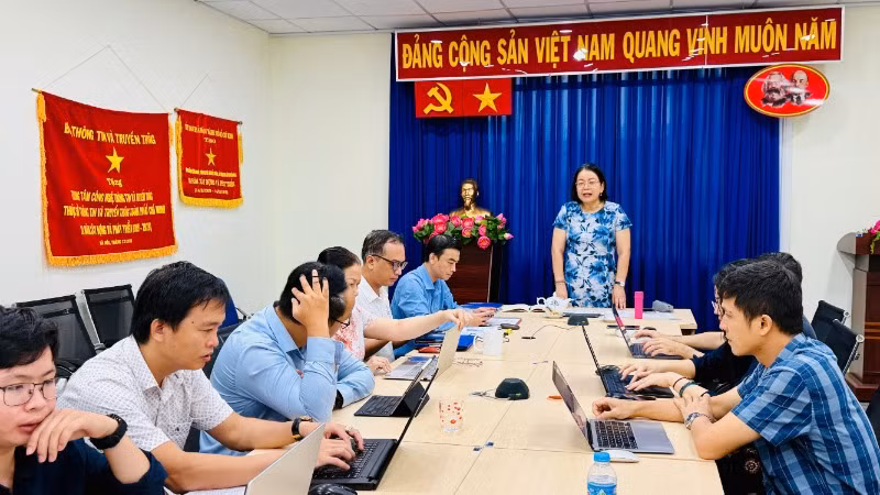 Giám đốc Trung tâm Chuyển đổi số Thành phố Hồ Chí Minh Võ Thị Trung Trinh phát biểu tại hội nghị tập huấn.