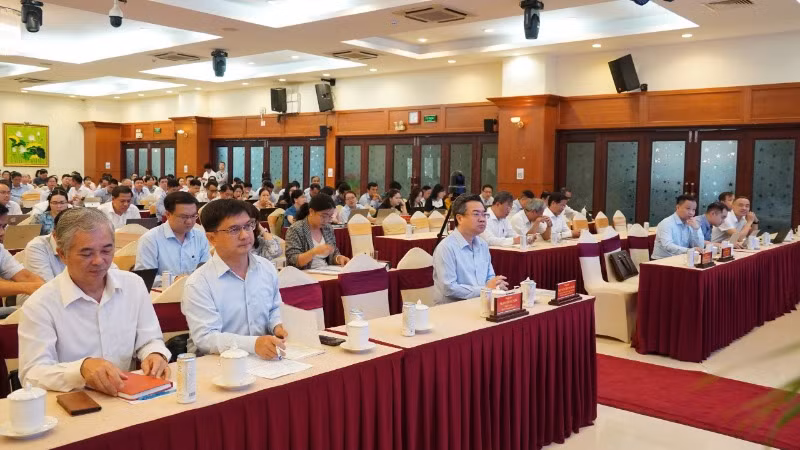Các đồng chí tham dự Hội nghị. Các đồng chí tham dự Hội nghị.