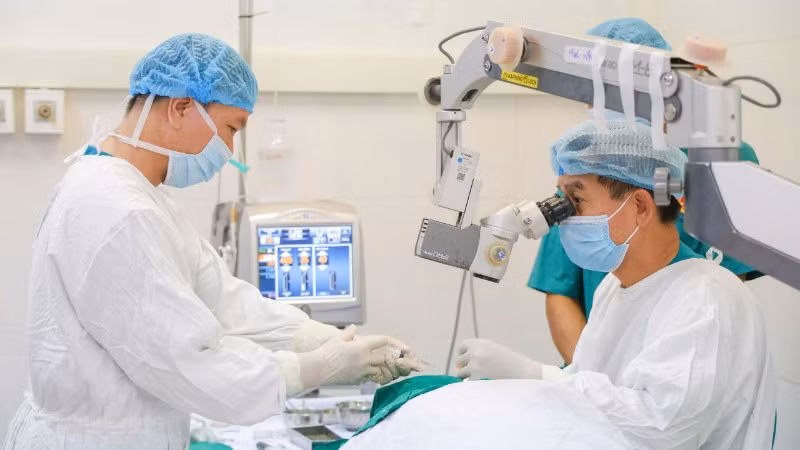 Chương trình áp dụng kỹ thuật mổ mắt Phaco hiện đại và dùng thủy tinh thể mềm nên các bệnh nhân không bị đau, có thể tháo băng sau vài tiếng.