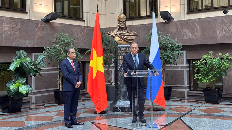 Bộ trưởng Ngoại giao Nga Sergei Lavrov phát biểu khai mạc tại triển lãm. (Ảnh: THÙY VÂN)