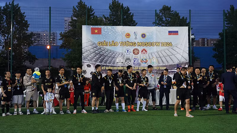 FC Anh em Moskva đạt giải Nhì. (Ảnh: THÙY VÂN) FC Anh em Moskva đạt giải Nhì. (Ảnh: THÙY VÂN)