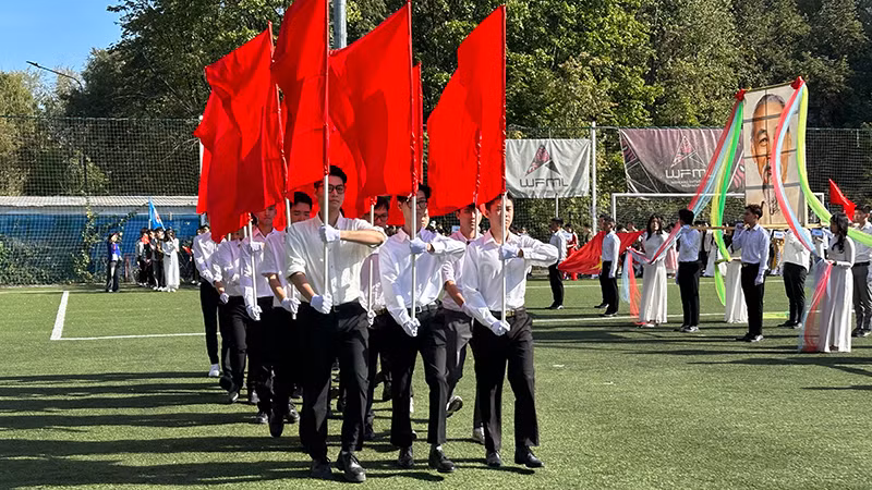 Diễu hành trong lễ khai mạc Đại hội Thể thao sinh viên Việt Nam toàn Nga 2024. (Ảnh: THÙY VÂN)