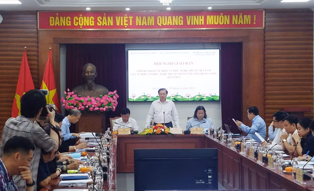 Thứ trưởng Văn hóa, Thể thao và Du lịch Tạ Quang Đông phát biểu tại hội nghị.
