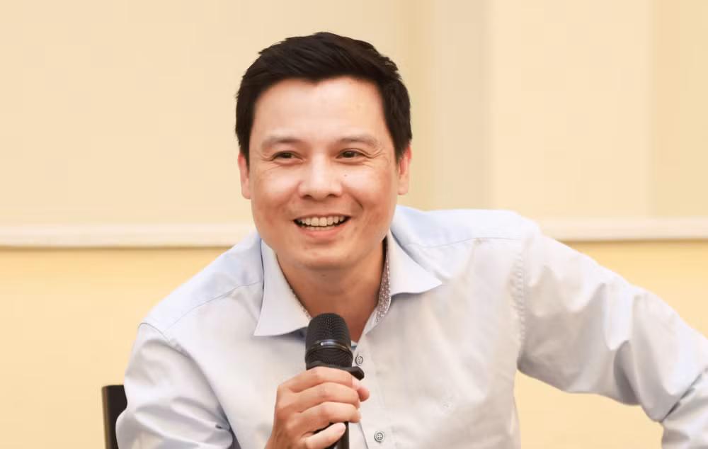 Nghệ sĩ Ưu tú Thiện Tùng trả lời báo chí tại buổi lễ.