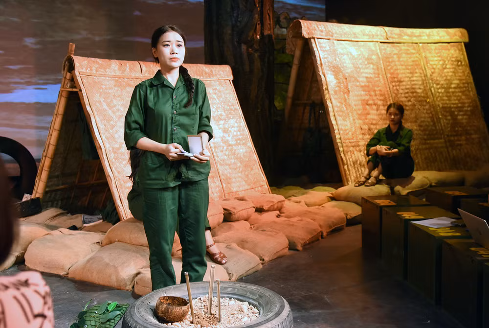 Những nhắn gửi xúc động đến mai sau về tình yêu, khát vọng hòa bình, thống nhất đất nước (Ảnh: TRẦN HẢI).