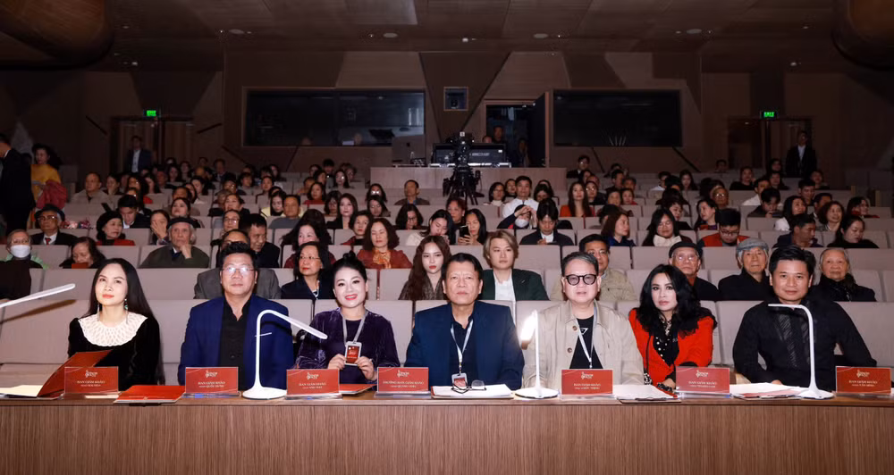 Ban giám khảo cuộc thi Tiếng hát Hà Nội 2024. Ban giám khảo cuộc thi Tiếng hát Hà Nội 2024.