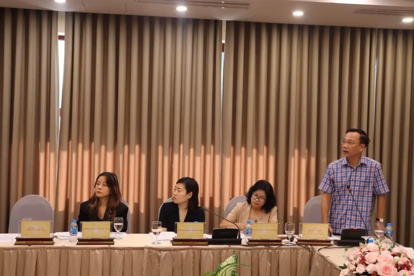 Ông Mai Trung Sơn, đại diện Tổng cục Dân số-Kế hoạch hóa gia đình phát biểu tại tọa đàm