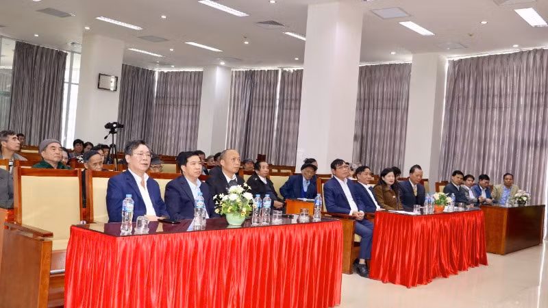 Các đại biểu tham dự buổi lễ. Các đại biểu tham dự buổi lễ.