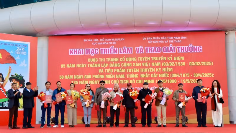 Tại chương trình, Ban tổ chức đã trao 33 giải cho các tác giả đoạt giải của 2 cuộc thi.