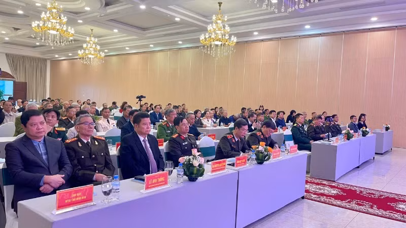 Các đại biểu tham dự buổi lễ.