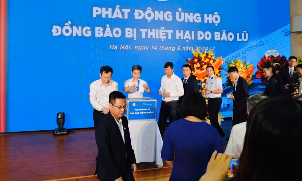 Phát động ủng hộ đồng bào bị thiệt hại do bão lũ. Phát động ủng hộ đồng bào bị thiệt hại do bão lũ.