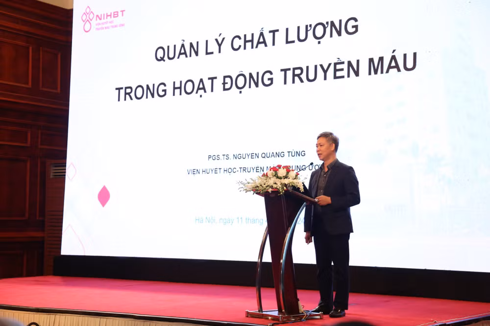 PGS,TS Nguyễn Quang Tùng, Phó Giám đốc Trung tâm Máu quốc gia, Trưởng phòng Quản lý chất lượng, trao đổi về các giải pháp bảo đảm chất lượng trong hoạt động truyền máu.