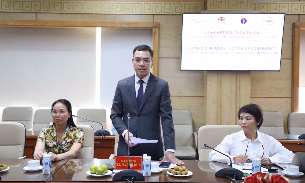 Tiến sĩ Hà Anh Đức, Cục trưởng Quản lý khám, chữa bệnh trao đổi tại buổi lễ. Tiến sĩ Hà Anh Đức, Cục trưởng Quản lý khám, chữa bệnh trao đổi tại buổi lễ.