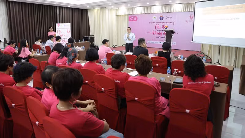PGS, TS Lê Hồng Quang, Trưởng Khoa Ngoại Vú, Bệnh viện K chia sẻ tại diễn đàn. PGS, TS Lê Hồng Quang, Trưởng Khoa Ngoại Vú, Bệnh viện K chia sẻ tại diễn đàn.