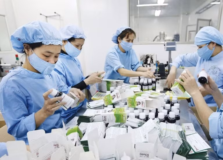 Theo báo cáo của Bộ Y tế, thuốc sản xuất trong nước đã đáp ứng được khoảng 70% nhu cầu phòng và điều trị của người dân.
