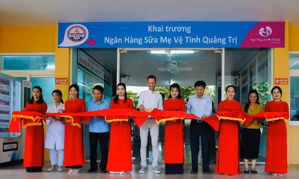 Cắt băng khai trương Ngân hàng sữa mẹ vệ tinh tại Bệnh viện đa khoa tỉnh Quảng Trị