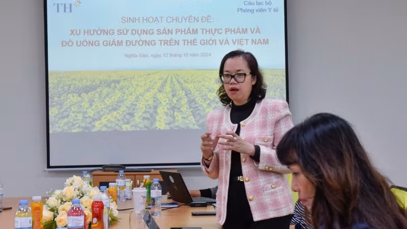 TS Bùi Thị Mai Hương trao đổi về xu hướng sử dụng sản phẩm thực phẩm và đồ uống giảm đường