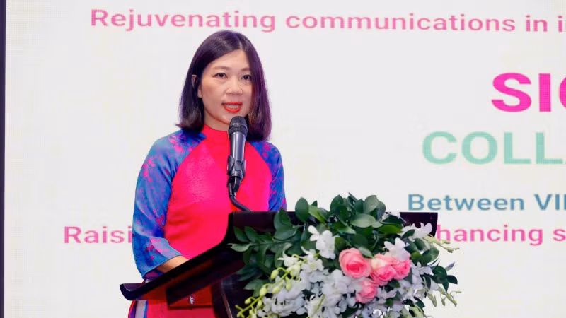 Bà Karina Ng, Tổng Giám đốc Novartis Việt Nam nhấn mạnh những cam kết trong việc cung cấp những giải pháp chăm sóc sức khỏe tiên tiến để hỗ trợ phụ nữ nói chung và bệnh nhân nói riêng. Bà Karina Ng, Tổng Giám đốc Novartis Việt Nam nhấn mạnh những cam kết trong việc cung cấp những giải pháp chăm sóc sức khỏe tiên tiến để hỗ trợ phụ nữ nói chung và bệnh nhân nói riêng.