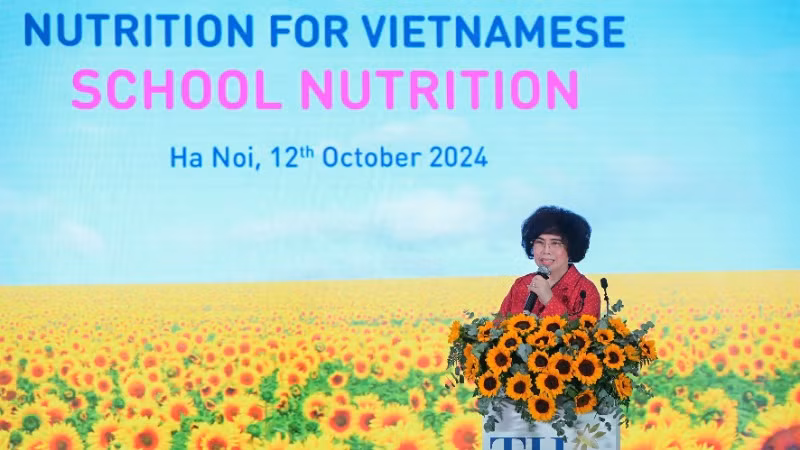Anh hùng Lao động Thái Hương chia sẻ những đóng góp của doanh nghiệp trong xây dựng, triển khai các chương trình dinh dưỡng. Anh hùng Lao động Thái Hương chia sẻ những đóng góp của doanh nghiệp trong xây dựng, triển khai các chương trình dinh dưỡng.