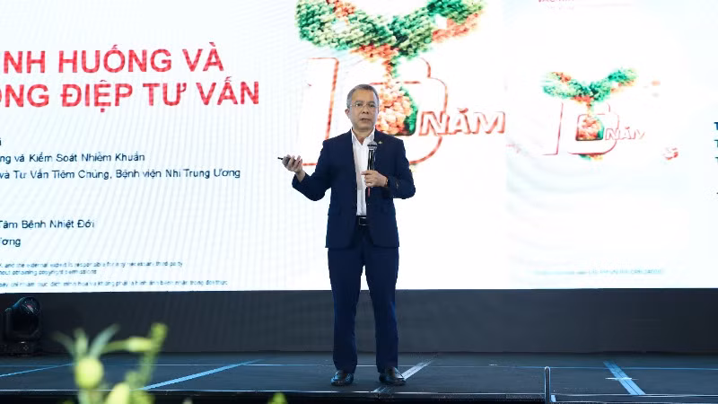 TS,BS Lê Kiến Ngãi chia sẻ dữ liệu khoa học và thông điệp tư vấn về chủng ngừa cho trẻ nhỏ.