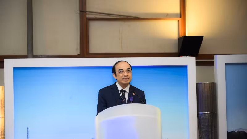 GS,TS Nguyễn Hữu Tú phát biểu khi nhận Huân chương Cành cọ Hàn lâm GS,TS Nguyễn Hữu Tú phát biểu khi nhận Huân chương Cành cọ Hàn lâm