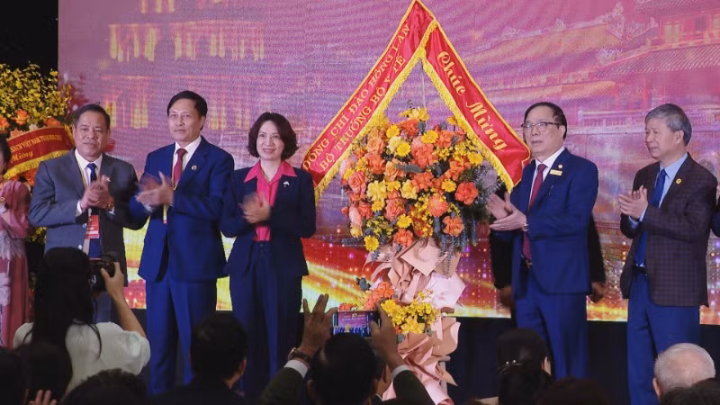 PGS, TS Nguyễn Thị Liên Hương, Thứ trưởng Bộ Y tế chúc mừng Hiệp hội Bệnh viện tư nhân Việt Nam