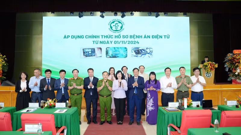 Lễ công bố Bệnh viện Bạch Mai chính thức thức triển khai hệ thống bệnh án điện tử.