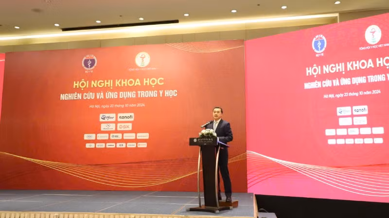 Thứ trưởng Y tế Trần Văn Thuấn phát biểu tại Hội nghị.