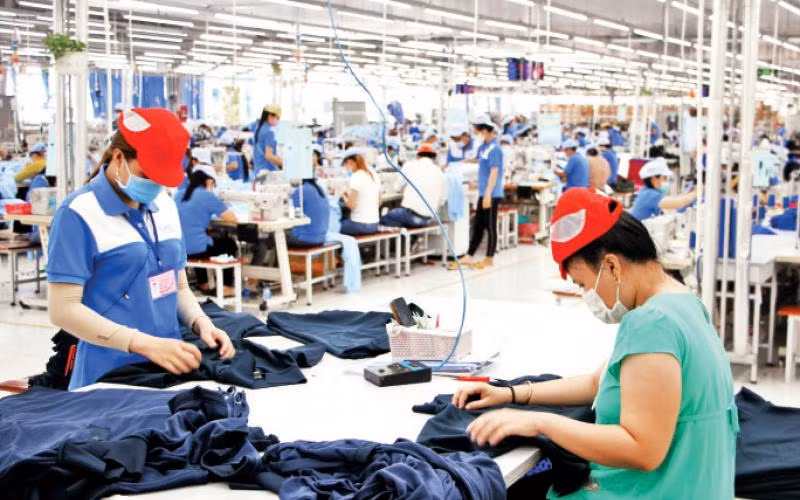 Hoạt động sản xuất tại Nhà máy may Vinatex Bạc Liêu trong khu công nghiệp Trà Kha, tỉnh Bạc Liêu. Ảnh: Chanh Đa