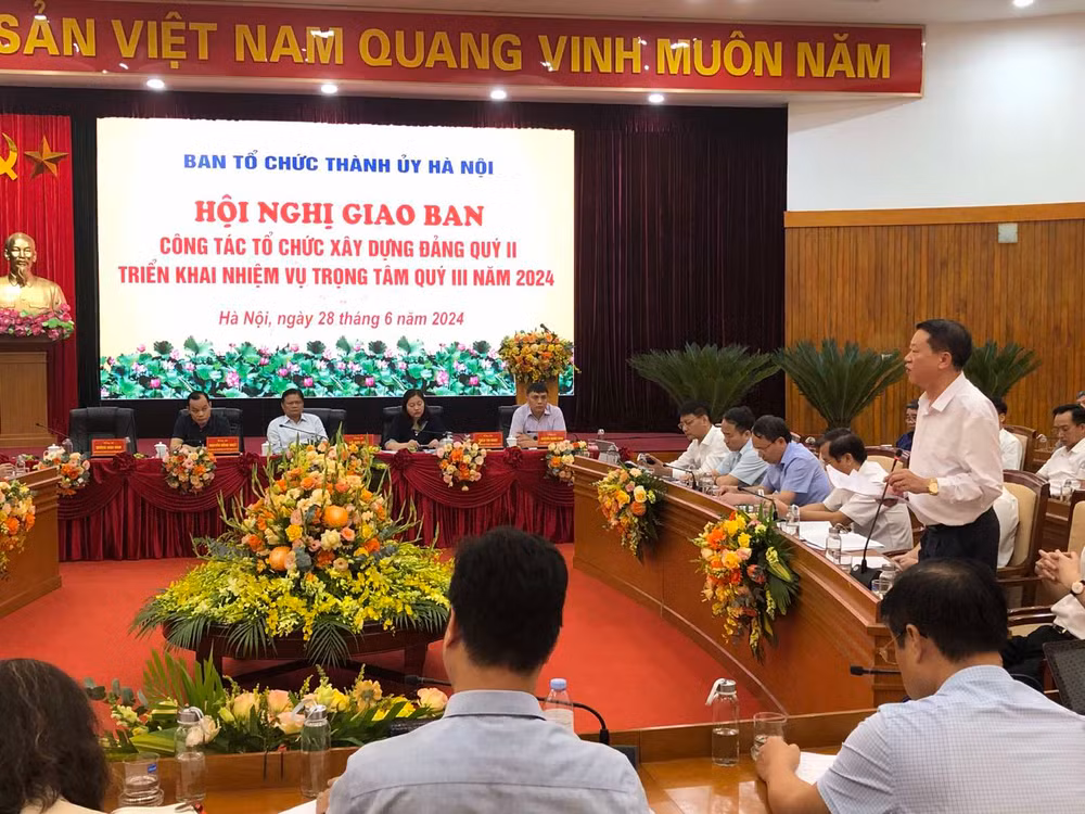 Đại biểu dự hội nghị phát biểu, tham gia đóng góp ý kiến. Đại biểu dự hội nghị phát biểu, tham gia đóng góp ý kiến.
